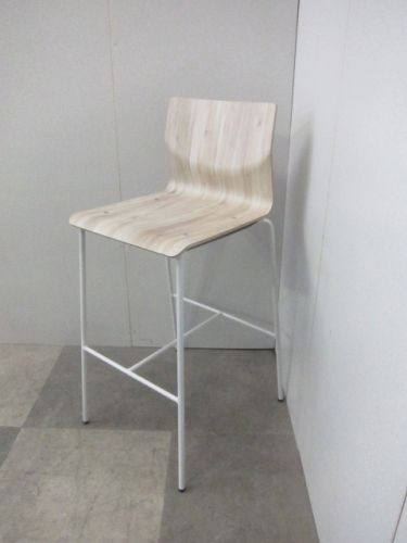 オカムラAlt Piazza(アルトピアッツァ)シリーズ スイープチェア 商品画像1