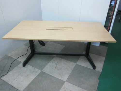 イトーキtoiro(トイロ)シリーズ 電動昇降式1800ミーティングテーブル 商品画像1