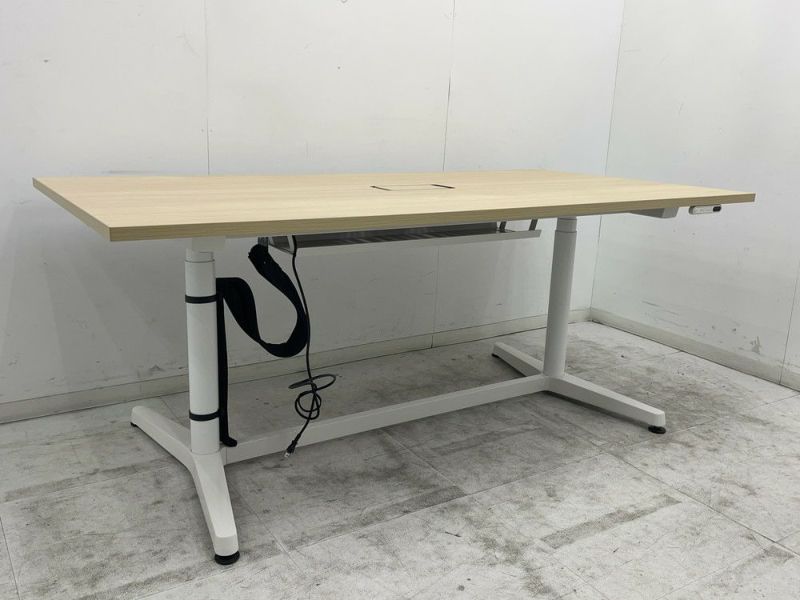 イトーキtoiro(トイロ)シリーズ 電動昇降式1800ミーティングテーブル 商品画像1