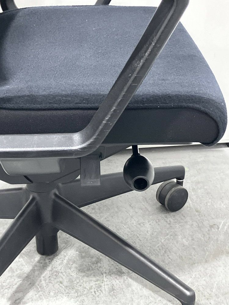 コクヨPUNTO(プント)チェア 肘付プントチェア 商品画像6