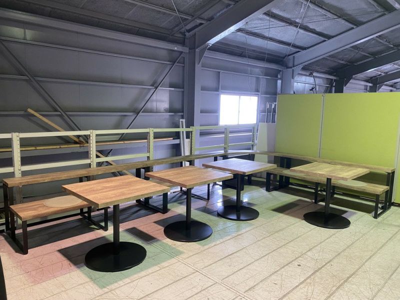 オカムラAlt Piazza(アルトピアッツァ)シリーズ ステップベンチ+テーブルセット 商品画像1
