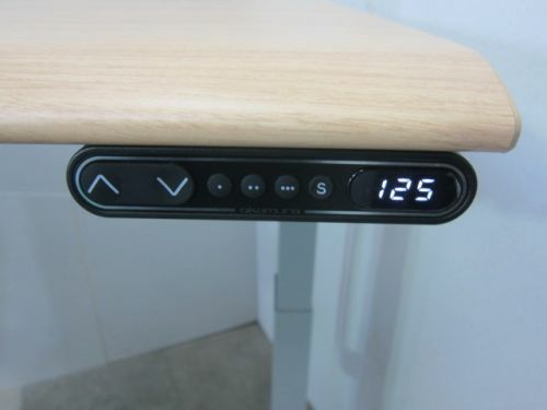 オカムラSwift(スイフト)シリーズ パネル付き電動昇降式1150平デスク 商品画像5