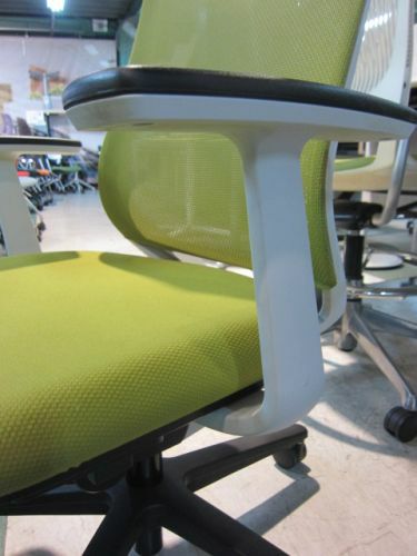 コクヨミトラチェア ハンガー付き肘付きミトラチェア 商品画像7