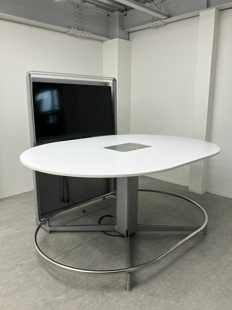 スチールケースメディアスケープシリーズ 2140ハイテーブル+50インチディスプレイセット 商品画像1