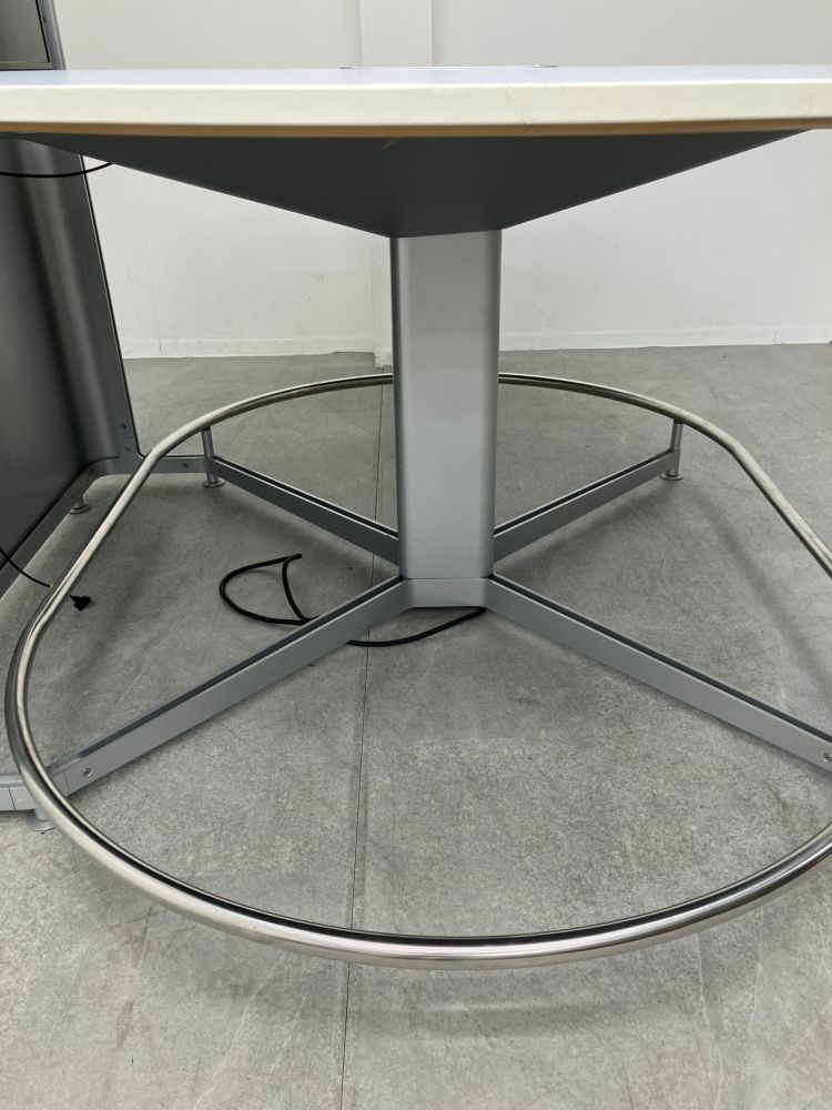 スチールケースメディアスケープシリーズ 2140ハイテーブル+50インチディスプレイセット 商品画像3