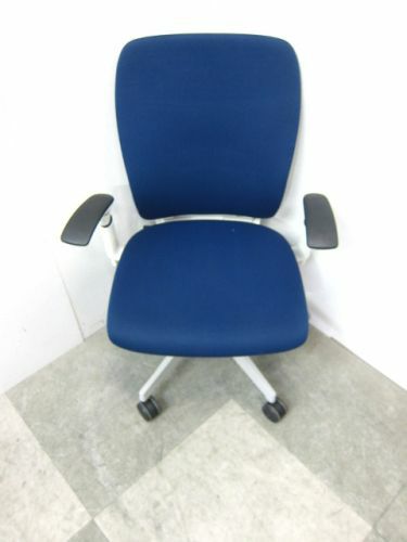 イトーキfulgo(フルゴ)チェア 可動肘付きフルゴチェア 商品画像2