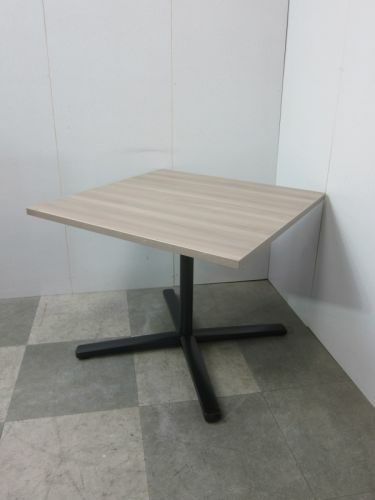 オカムラLives Cafe Table(ライブスカフェテーブル)シリーズ 900角テーブル 商品画像1