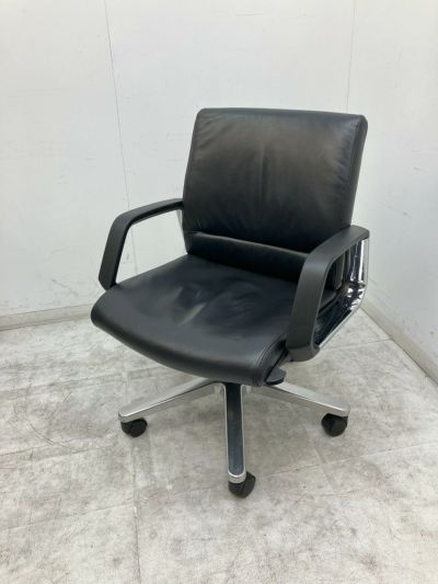 コクヨ 肘付マネージメントチェア