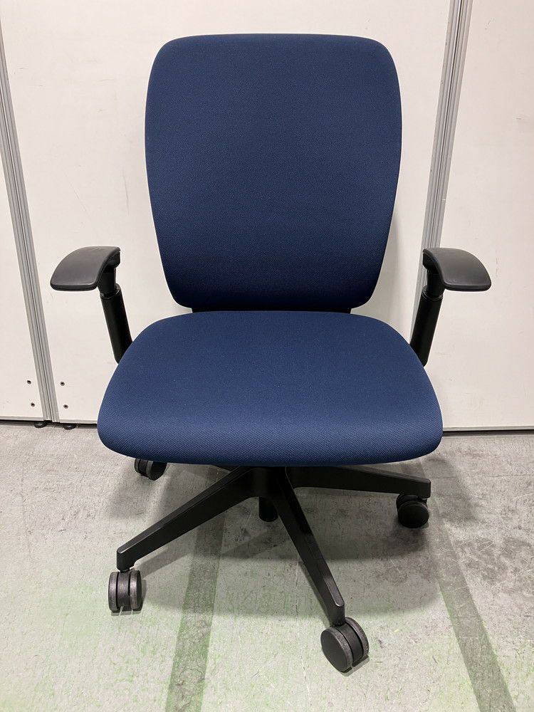 イトーキ可動肘付フルゴチェア 商品画像2