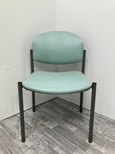 ウチダ（内田洋行）スタッキングチェア 商品画像2