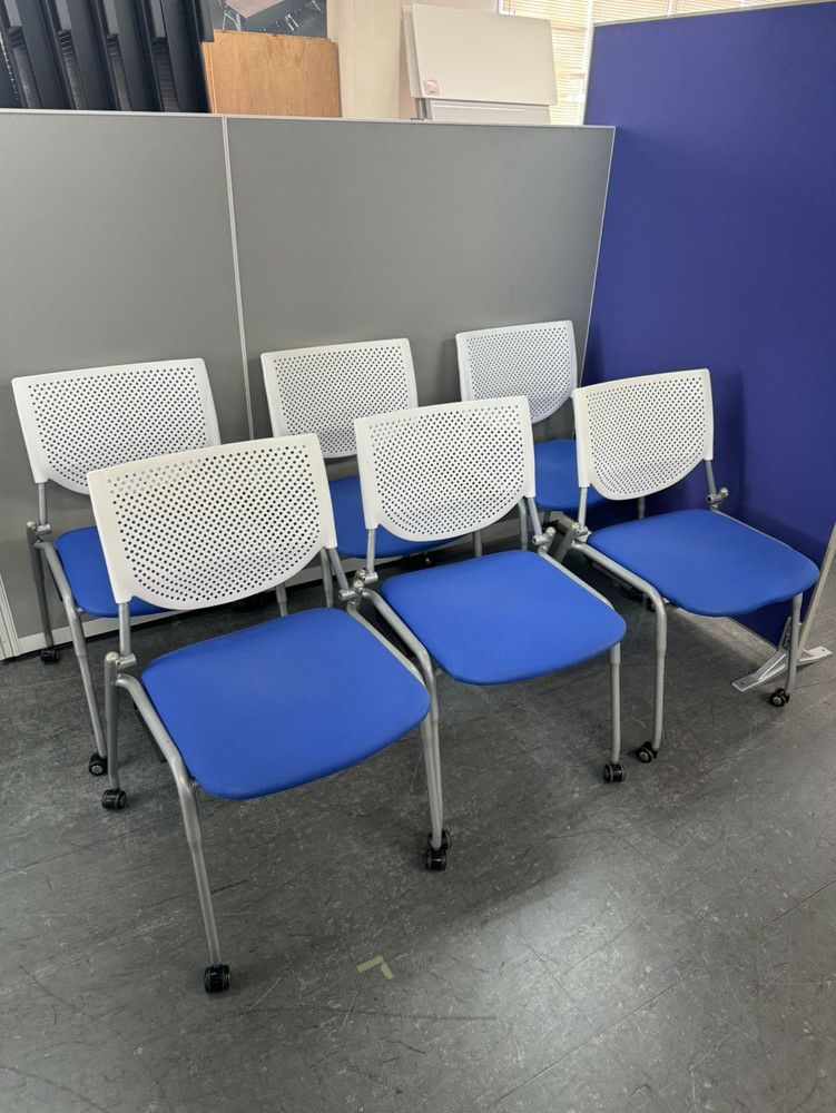 オカムラプロスタックシリーズ スタッキングチェア 商品画像1