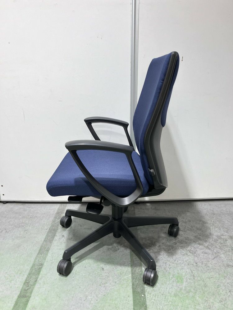 オカムラ固定肘付エスクードチェア 商品画像3