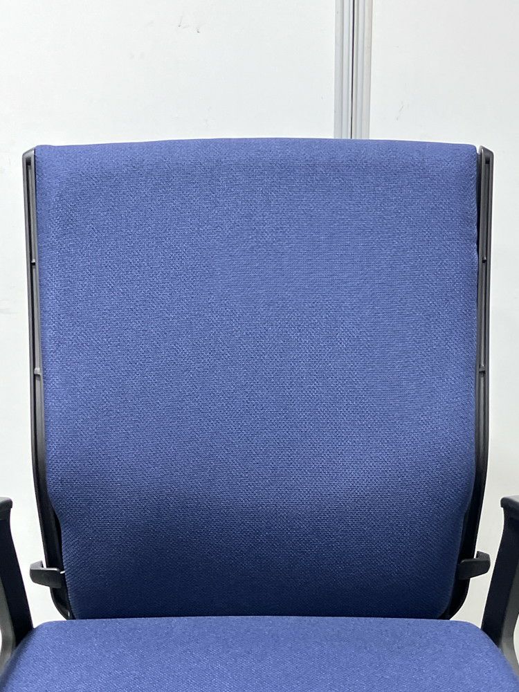 オカムラ固定肘付エスクードチェア 商品画像8