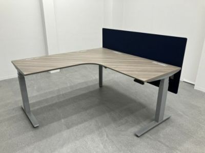 オカムラ スイフトシリーズ 電動昇降式1550L型デスク