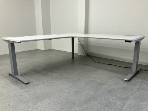 オカムラSwift(スイフト)シリーズ 電動昇降式1750L型デスク 商品画像6