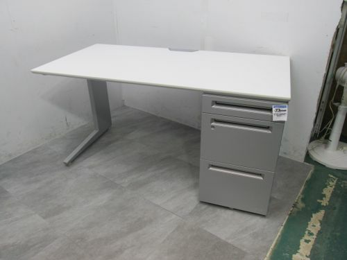 オカムラ1400片袖デスク 商品画像1