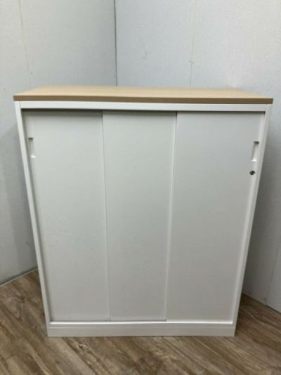 イトーキeSキャビネット(エスキャビネット)シリーズ 天板付き3扉スライド書庫 商品画像1