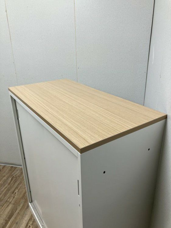 イトーキeSキャビネット(エスキャビネット)シリーズ 天板付き3扉スライド書庫 商品画像4