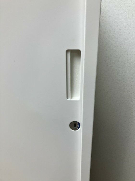 イトーキeSキャビネット(エスキャビネット)シリーズ 天板付き3扉スライド書庫 商品画像7