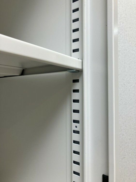 イトーキeSキャビネット(エスキャビネット)シリーズ 天板付き3扉スライド書庫 商品画像9