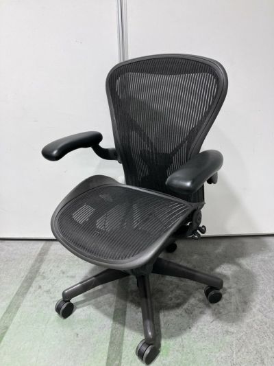 HermanMiller（ハーマンミラー）アーロンチェア 可動肘付アーロンチェア 商品画像1