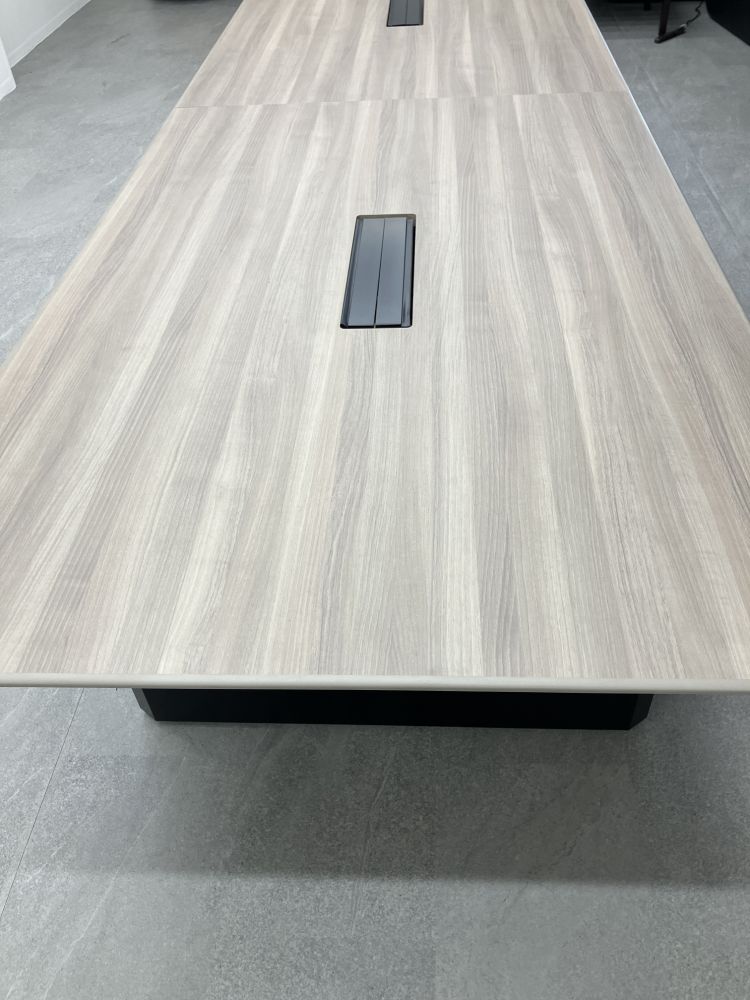 オカムラSwift(スイフト)シリーズ 電動昇降式3600ミーティングテーブル 商品画像3