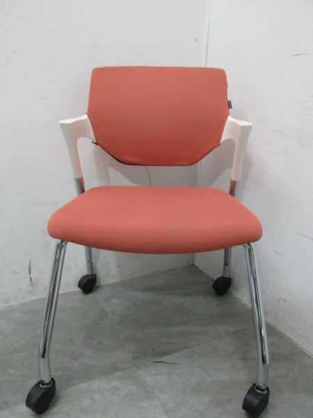 オカムラPart(パート)シリーズ キャスター付き肘付きパートチェア 商品画像3