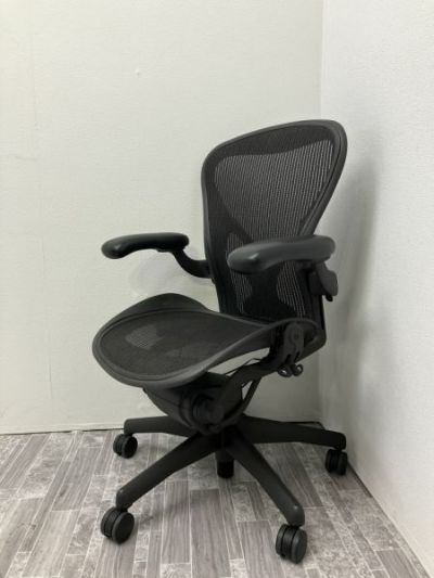 HermanMiller（ハーマンミラー）アーロンチェア 可動肘付アーロンチェア 商品画像1