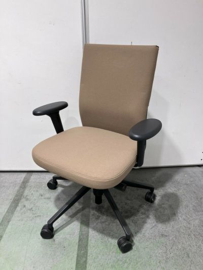 Vitra（ヴィトラ）可動肘付IDソフトチェア 商品画像1