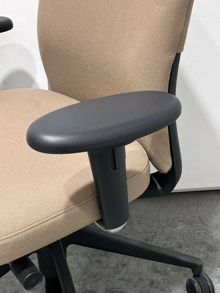 Vitra（ヴィトラ）可動肘付IDソフトチェア 商品画像10