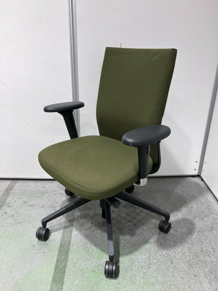 Vitra（ヴィトラ）可動肘付IDソフトチェア 商品画像1