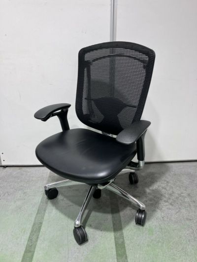 オカムラ 可動肘付コンテッサチェア