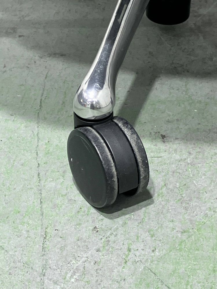 オカムラ可動肘付コンテッサチェア 商品画像16