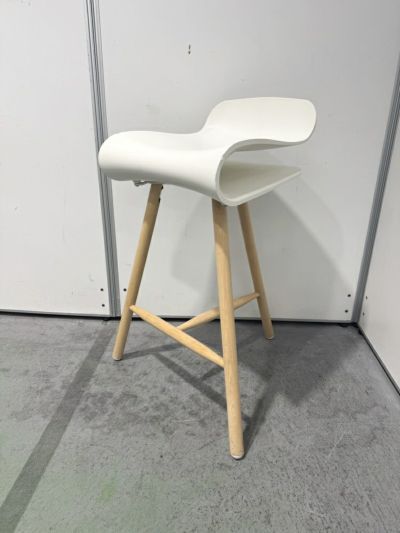 クリスタリア BCNスツール