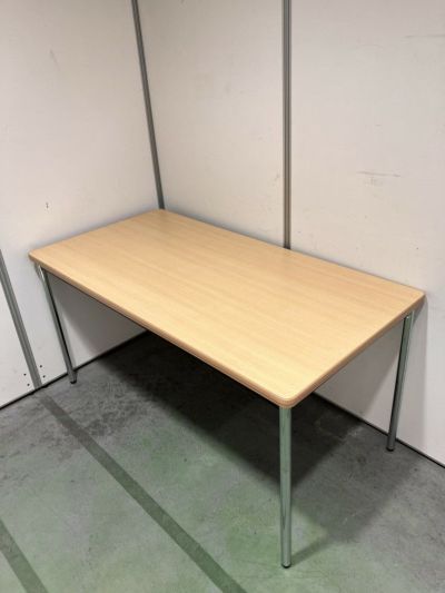 ナイキ ミーティングテーブル