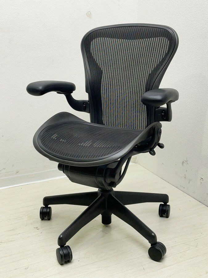 HermanMiller（ハーマンミラー）アーロンチェア 可動肘付アーロンチェア 商品画像1