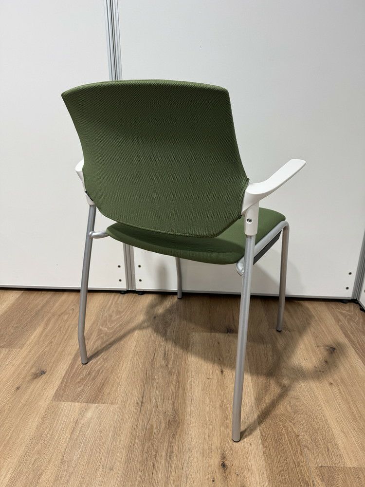 イトーキステンザシリーズ スタッキングチェア 商品画像3