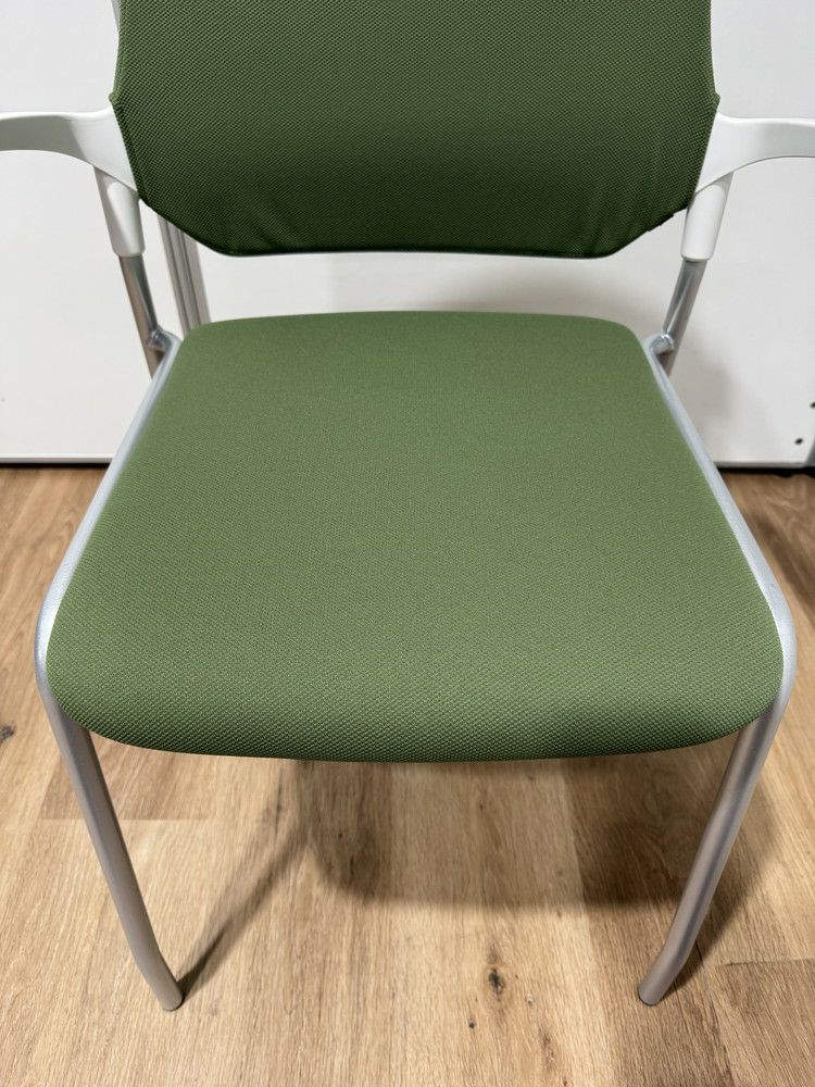 イトーキステンザシリーズ スタッキングチェア 商品画像5