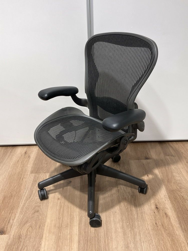 HermanMiller（ハーマンミラー）固定肘付アーロンチェア 商品画像1