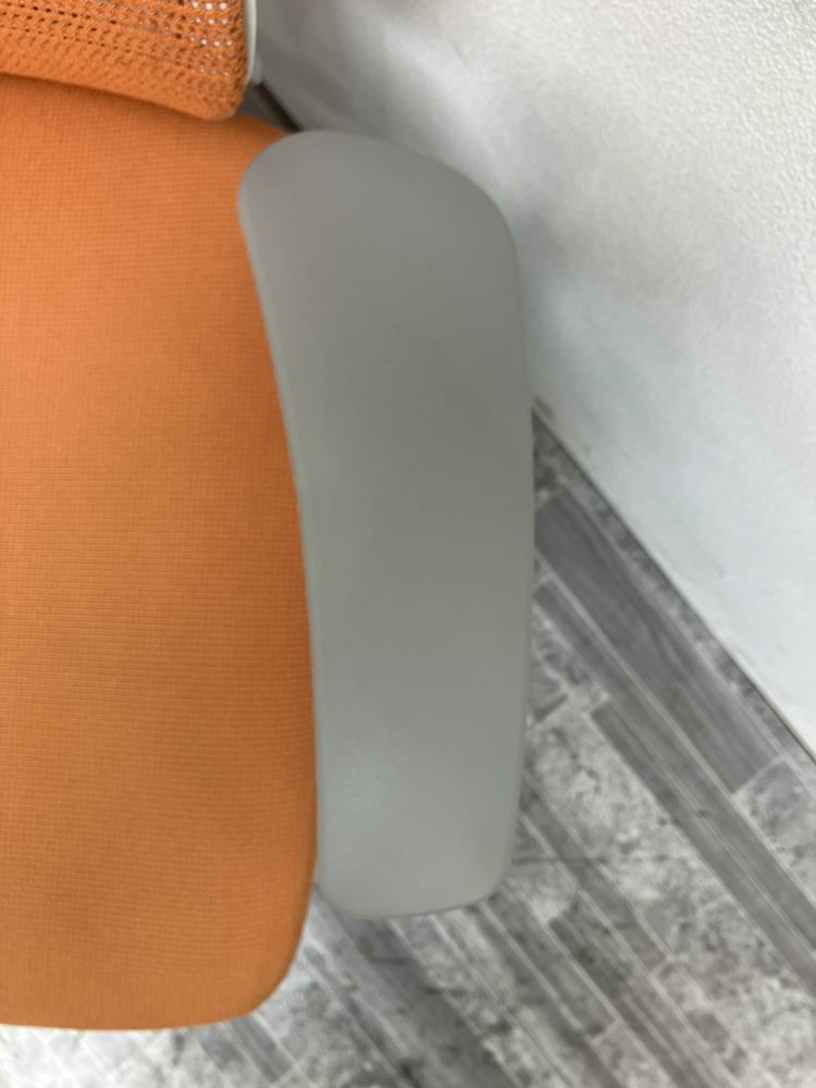 オカムラBaron(バロン)チェア 可動肘付バロンチェア 商品画像5