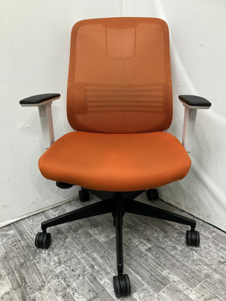 オカムラシロッコ（Scirocco）チェア 可動肘付シロッコチェア 商品画像2